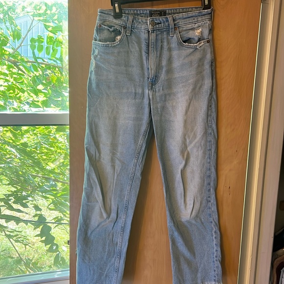 Abercrombie and Fitch Zoe Natural Rise Ankle Straight - Picture 1 of 3